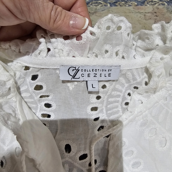 Elegant White Eyelet Lace Dress - Picture 4 of 7